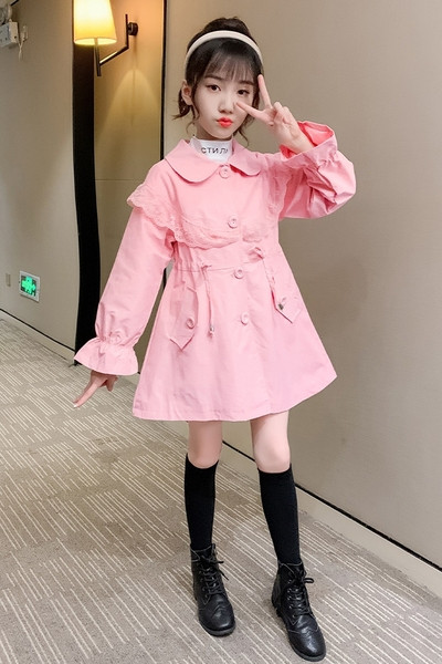 Moodne nööpide ja lokkidega lastemantel tüdrukutele