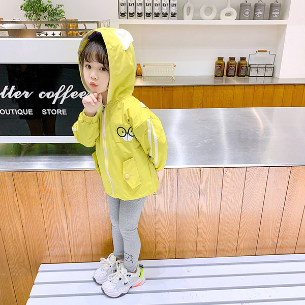 Παιδικό καθημερινό μπουφάν με απλικέ και φερμουάρ για κορίτσια