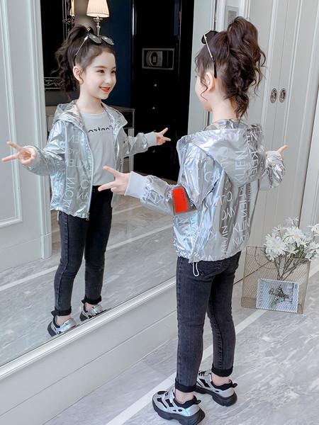 Παιδικό μπουφάν άνοιξη-φθινόπωρο με επιγραφές και κουκούλα