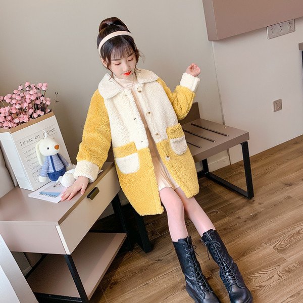 Kohev krae ja nööpidega lastemantel