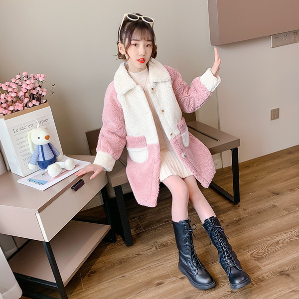 Kohev krae ja nööpidega lastemantel