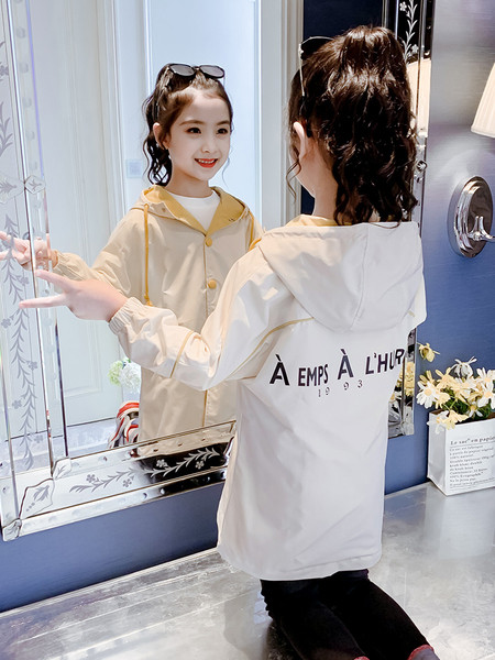 Kapuutsiga ja pealdisega laste kevad-sügis jope