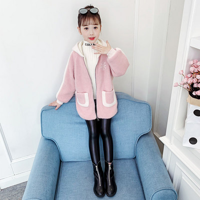 Kapuutsi ja taskutega kohev lastejope