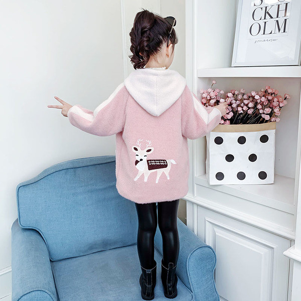 Kapuutsi ja taskutega kohev lastejope