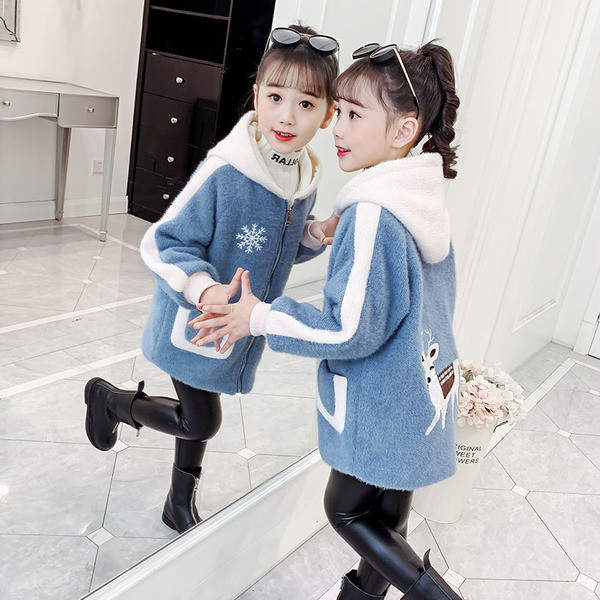 Kapuutsi ja taskutega kohev lastejope