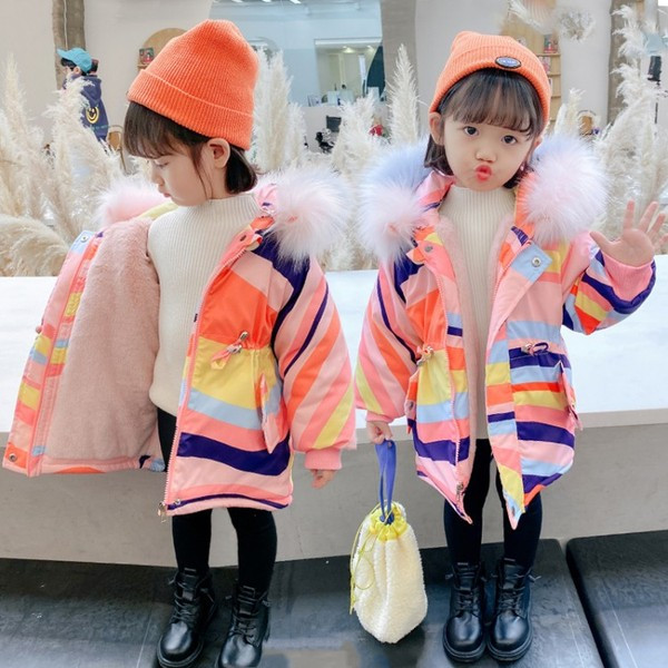 Dječja jakna u boji s perom i džepovima za djevojčice