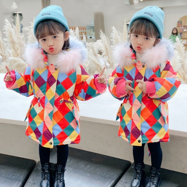 Dječja jakna u boji s perom i džepovima za djevojčice