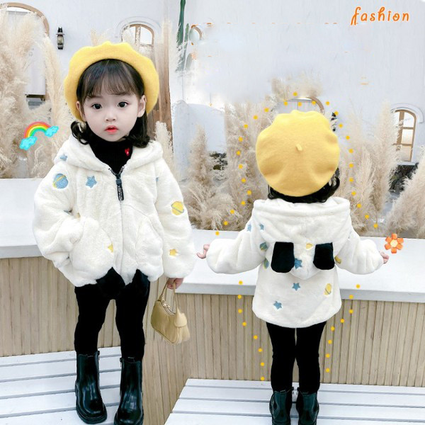 Moderna dječja jakna s vezom i 3D elementom