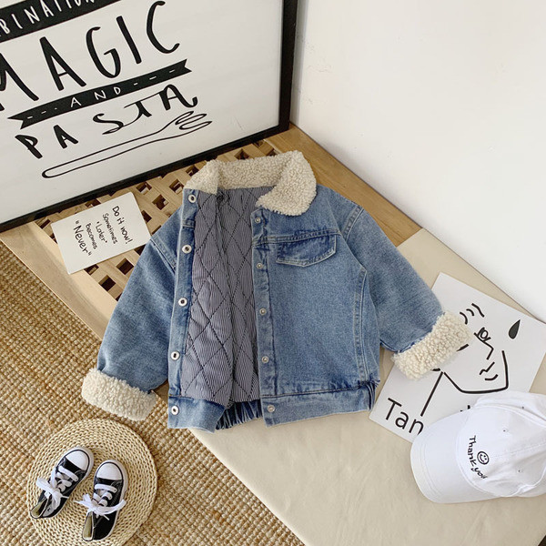 Praegune nööpidega teksajakk tüdrukutele ja poistele