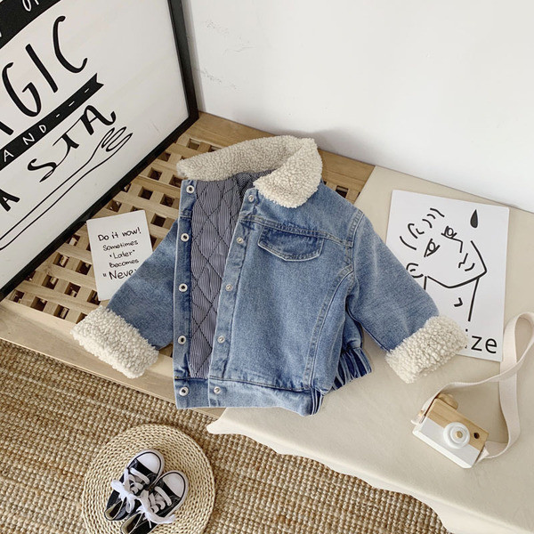 Praegune nööpidega teksajakk tüdrukutele ja poistele