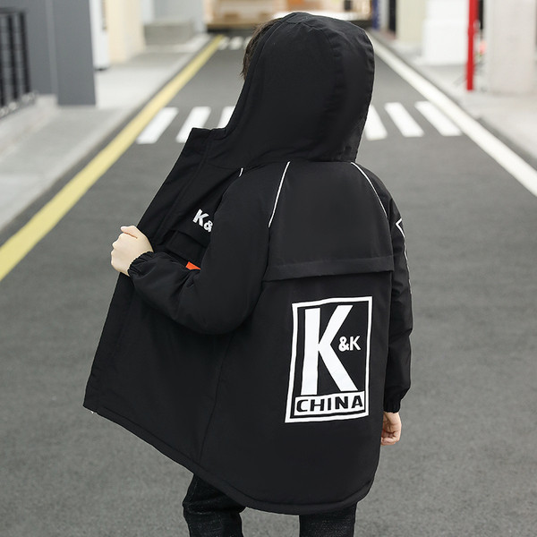 Laste jope poistele seljal trükise ja pehme voodriga