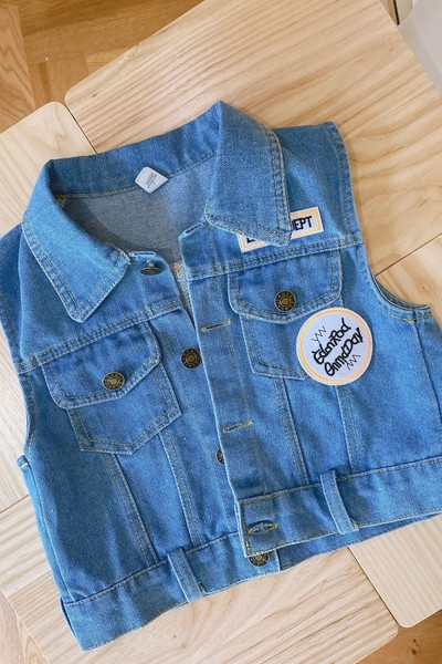 Moodne klassikalise krae ja taskutega teksavest tüdrukutele