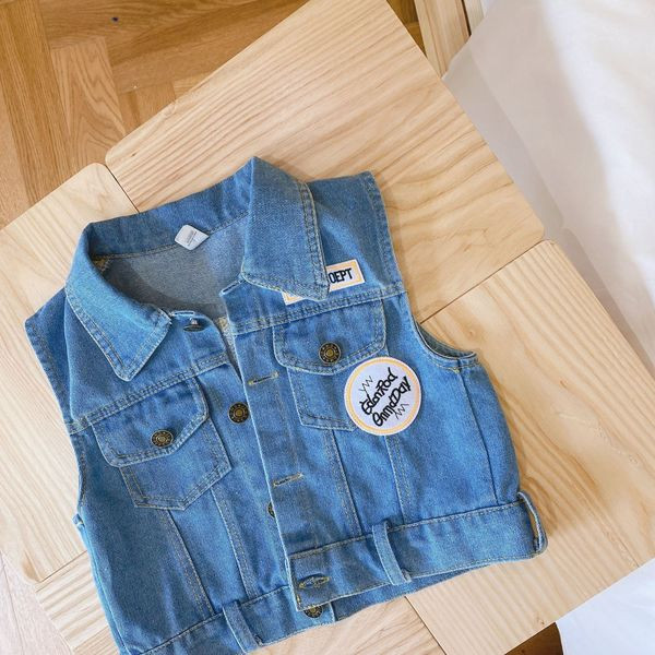 Moodne klassikalise krae ja taskutega teksavest tüdrukutele