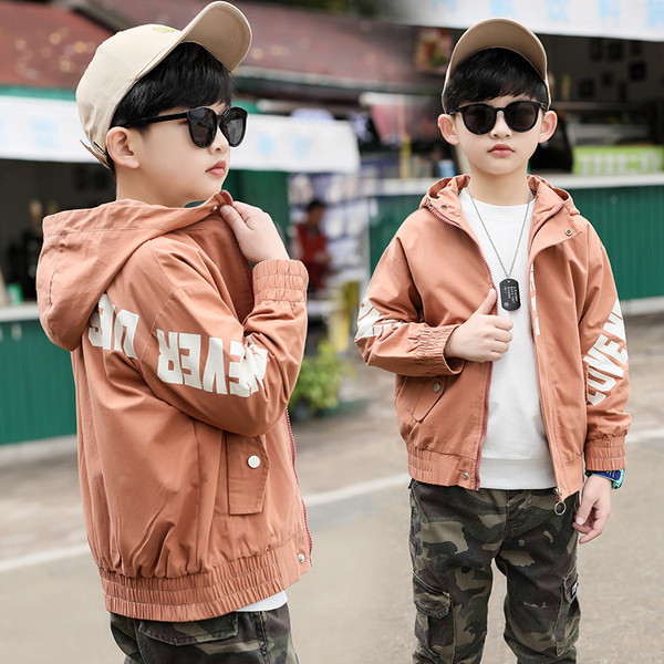 Dječja jesenja jakna za dječake sa natpisima