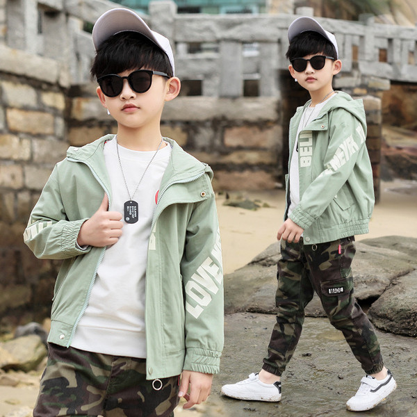 Dječja jesenja jakna za dječake sa natpisima