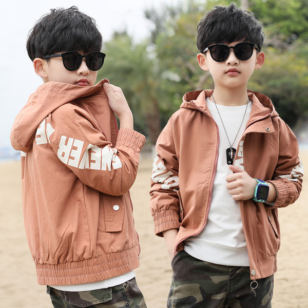 Dječja jesenja jakna za dječake sa natpisima