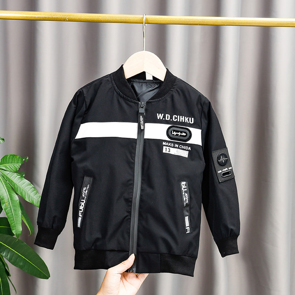 Moodne kirjadega laste jope poistele