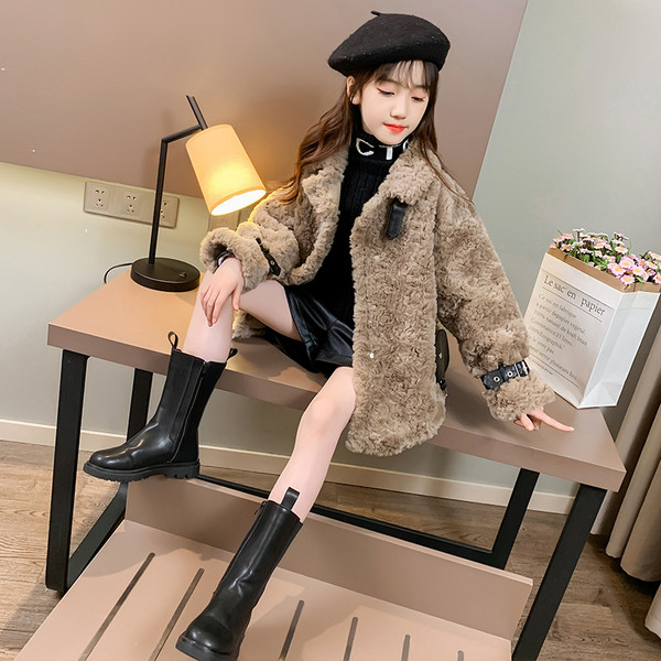 Παιδικό μπουφάν με κουμπιά και αγκράφα στο μανίκι