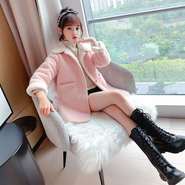 Μοντέρνο παιδικό παλτό με απαλή επένδυση και κουμπιά