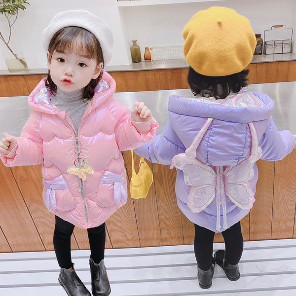 Laste talvejope tüdrukule, mille seljal on 3D element