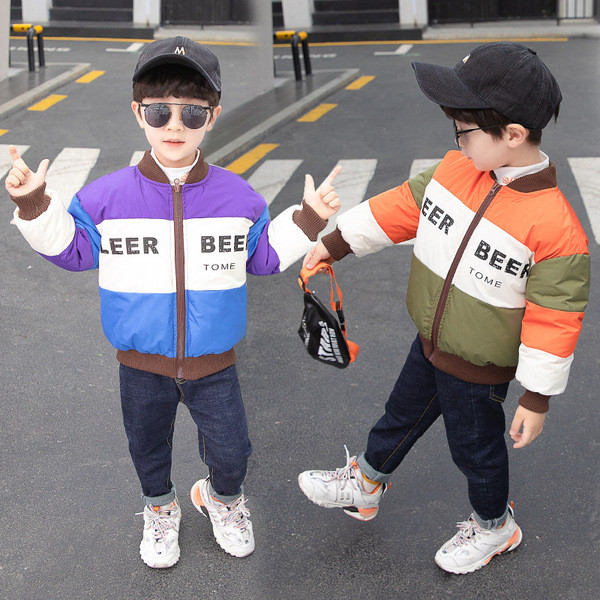 Tõmbluku ja kirjadega sügis-talvine jope poistele