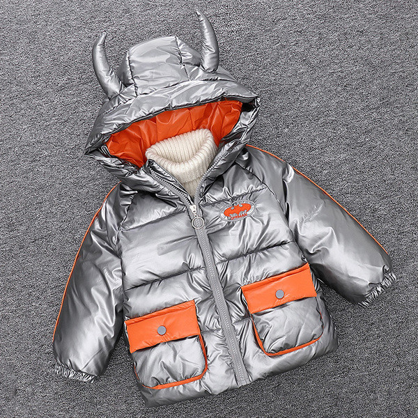 Taskute ja 3D elemendiga laste jope poistele