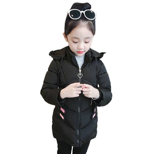 Laste talvejope tüdrukutele, millel on värviline aplikatsioon seljal