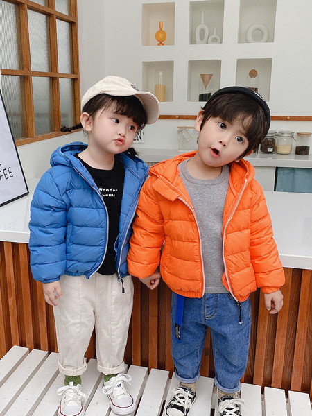 Poistele ja tüdrukutele sobiv kapuutsiga talvine lastejope