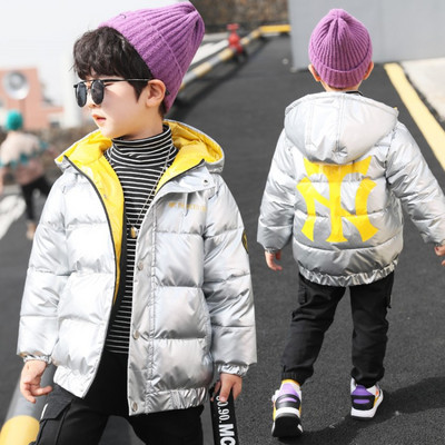 Talvine kapuutsiga ja aplikatsiooniga laste jope poistele