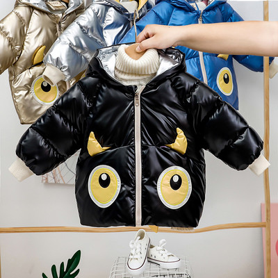 Laste moodne kapuutsiga ja aplikatsiooniga jope poistele