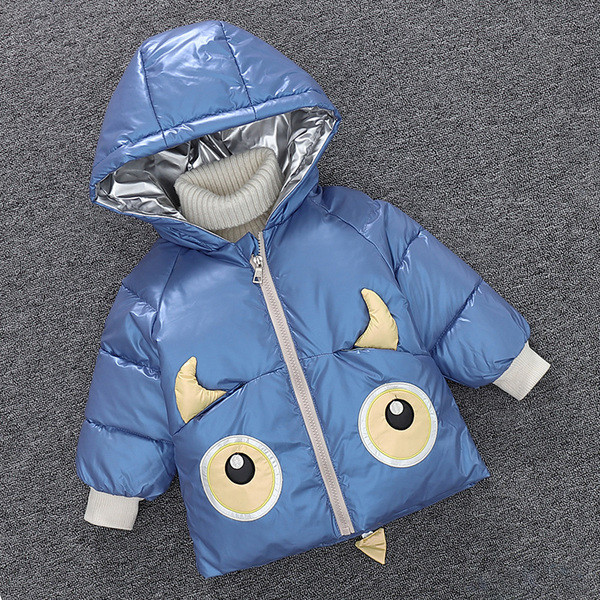 Laste moodne kapuutsiga ja aplikatsiooniga jope poistele