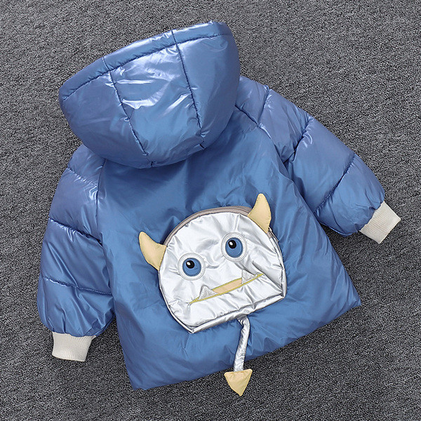 Laste moodne kapuutsiga ja aplikatsiooniga jope poistele