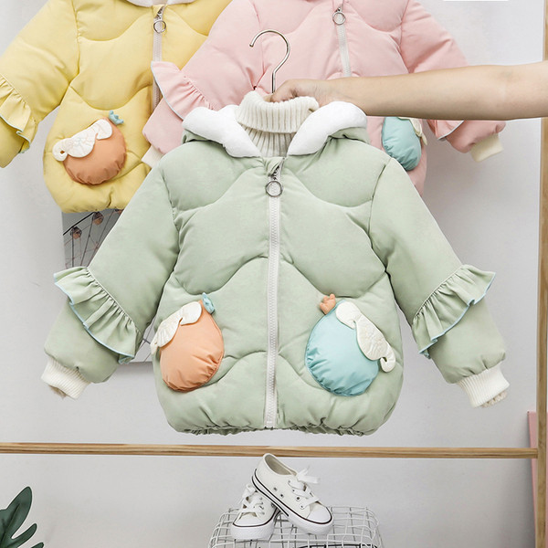 Moodne sulekapuutsiga talvine laste jope