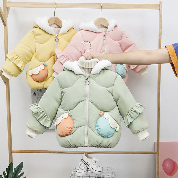 Moodne sulekapuutsiga talvine laste jope