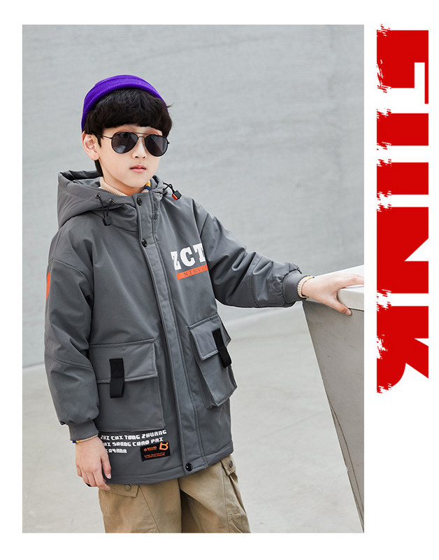 Kapuutsiga ja pealdisega laste jope poistele