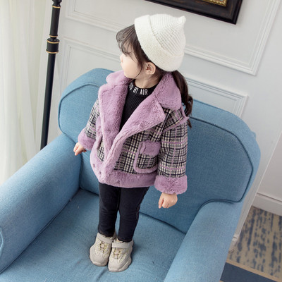 Lühike sooja voodri ja nööpidega ruuduline mantel