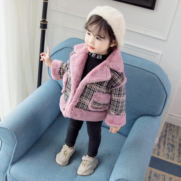 Lühike sooja voodri ja nööpidega ruuduline mantel