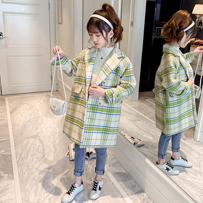 Dječji karirani kaput s gumbima i ovratnikom