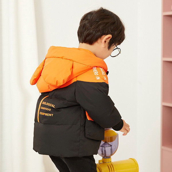 Sügis-talvine laste jope kapuutsiga ja taskutega