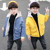 Naiste sügistalvine nööpide ja kapuutsiga jakk poistele