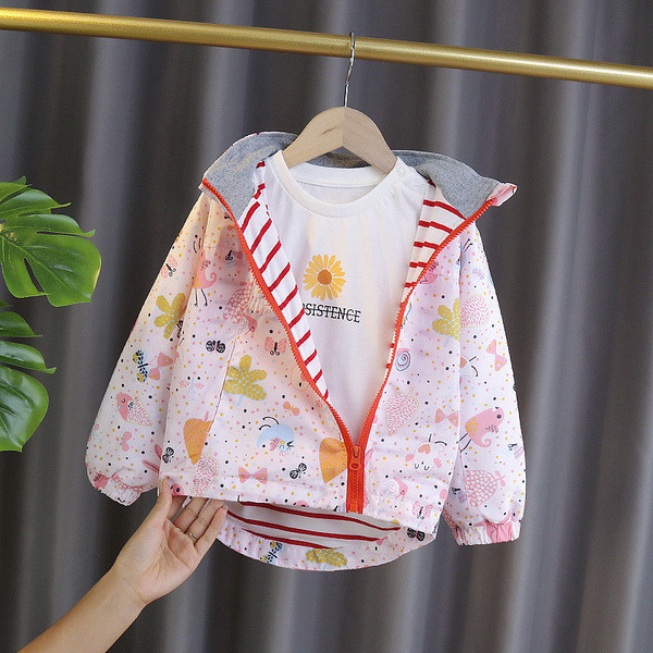 Moodne aplikatsiooniga laste jope - asümmeetriline mudel