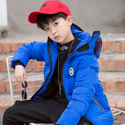 Kapuutsi ja taskutega laste talvejope poistele