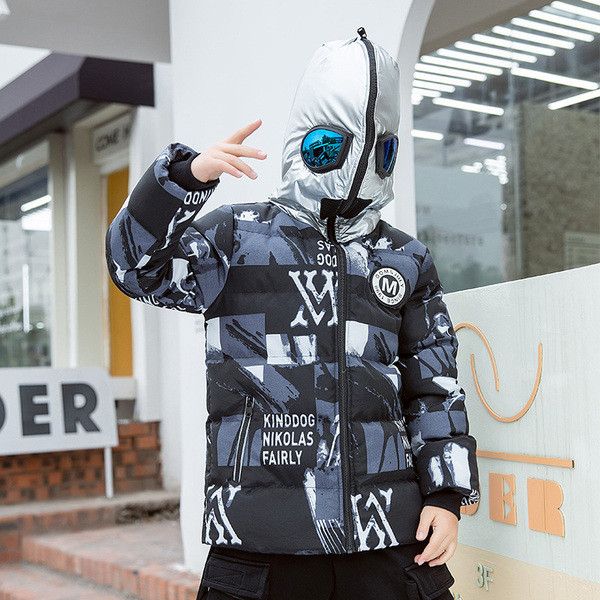 Kapuutsi ja taskutega laste talvejope poistele