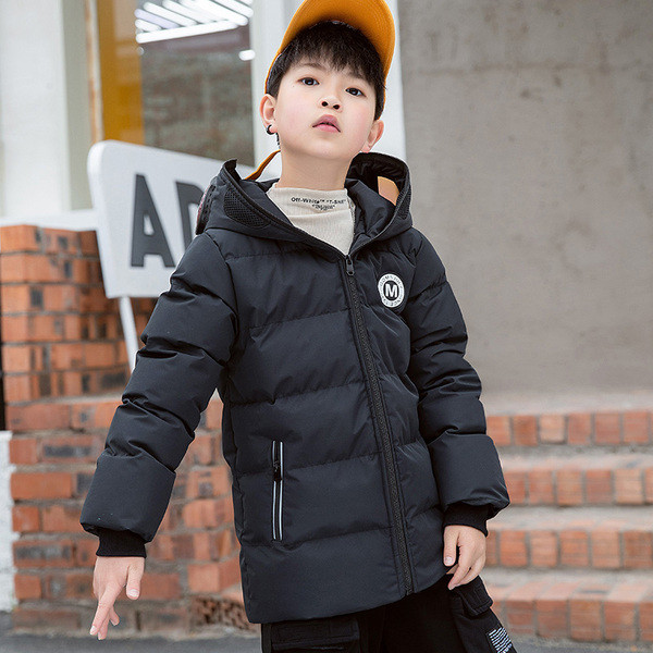 Kapuutsi ja taskutega laste talvejope poistele