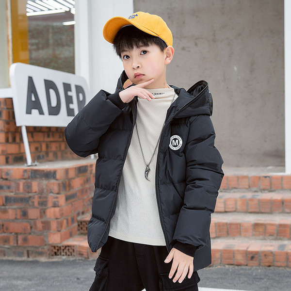 Kapuutsi ja taskutega laste talvejope poistele