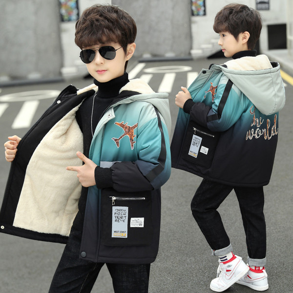 Dječja jakna za dječake s natpisom na leđima i kapuljačom - mekana postava