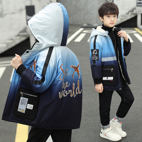 Dječja jakna za dječake s natpisom na leđima i kapuljačom - mekana postava