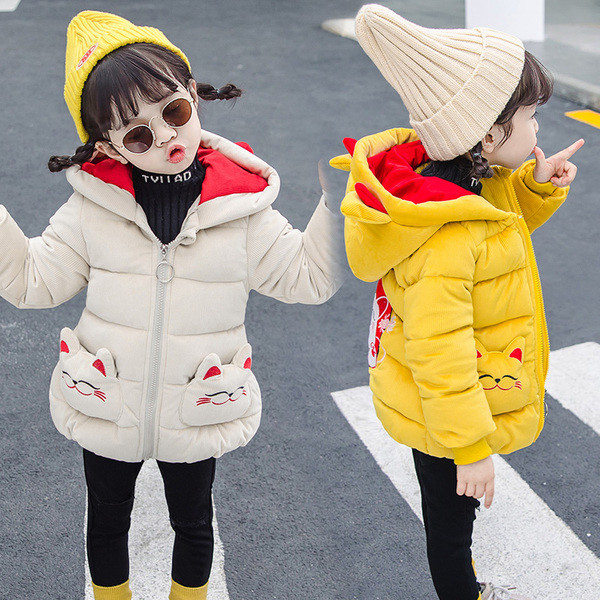 Talvine laste jope tüdrukutele, mille kapuutsil ja taskutel on 3D elemendid