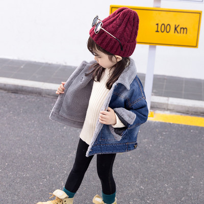 Sügisene teksajakk voodri ja värvilise aplikatsiooniga seljal