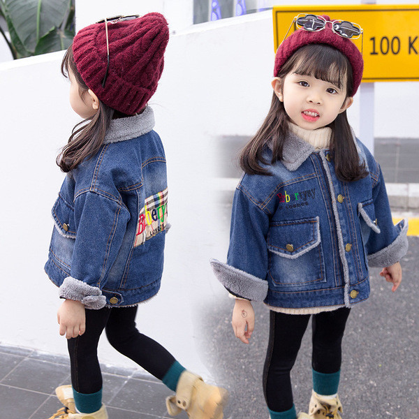 Sügisene teksajakk voodri ja värvilise aplikatsiooniga seljal